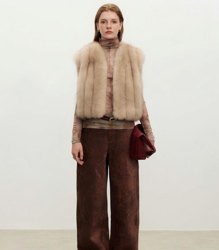 #2640 Women's Fox Fur Vest, V-Neck Fluffy Sleeveless Winter Fur Gilet.B