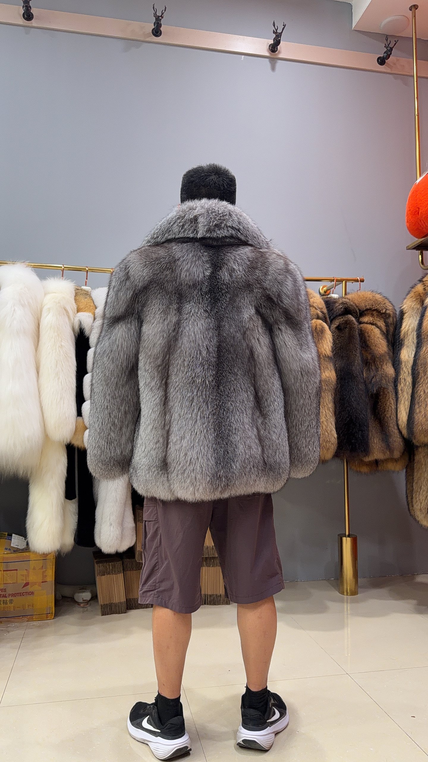#2672 Men Short Silver Fox Fur Coat, Oversized Luxury Real Fox Fur Jacket With Lapel Collar Winter Outerwear.B